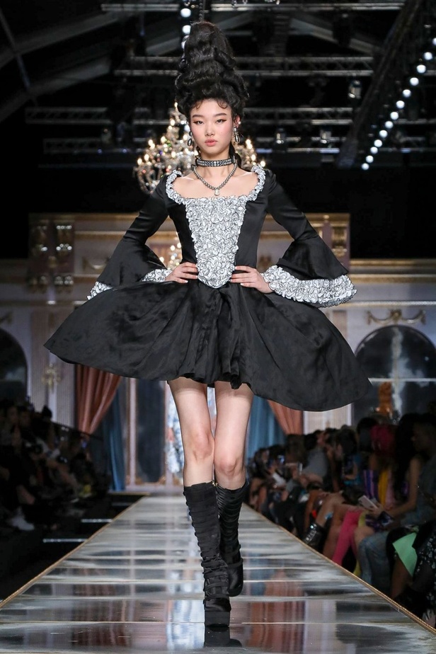 مجموعة موسكينو MOSCHINO لخريف وشتاء 2020-2021 من ميلانو