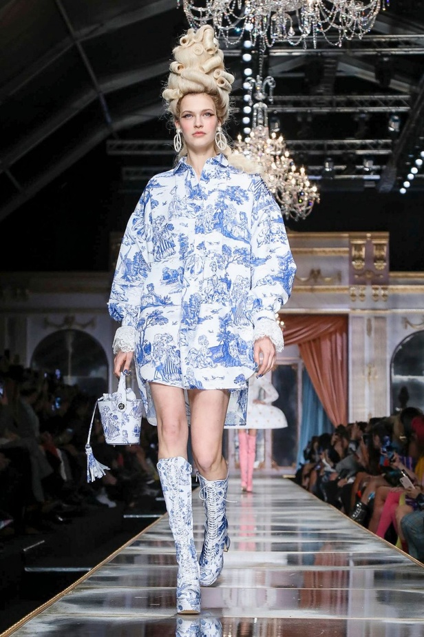 مجموعة موسكينو MOSCHINO لخريف وشتاء 2020-2021 من ميلانو