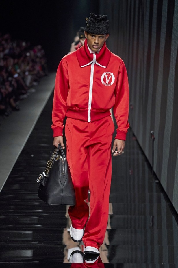 مجموعة فيرساتشي VERSACE لخريف وشتاء 2020-2021