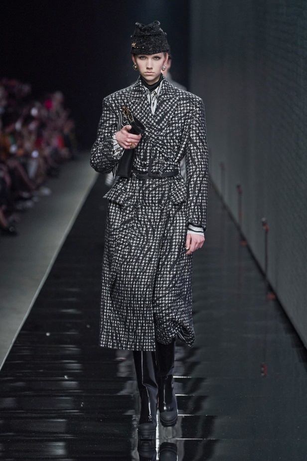 مجموعة فيرساتشي VERSACE لخريف وشتاء 2020-2021