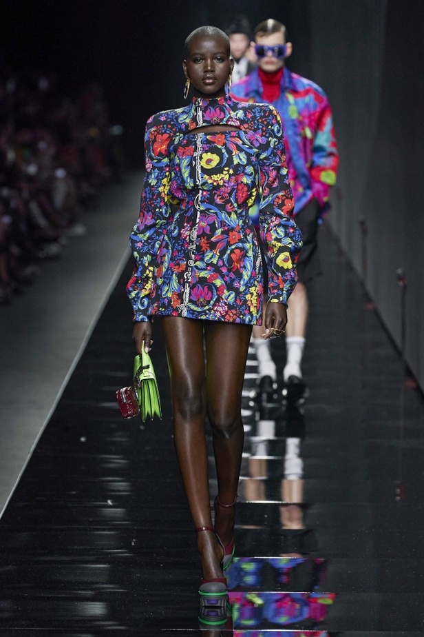 مجموعة فيرساتشي VERSACE لخريف وشتاء 2020-2021