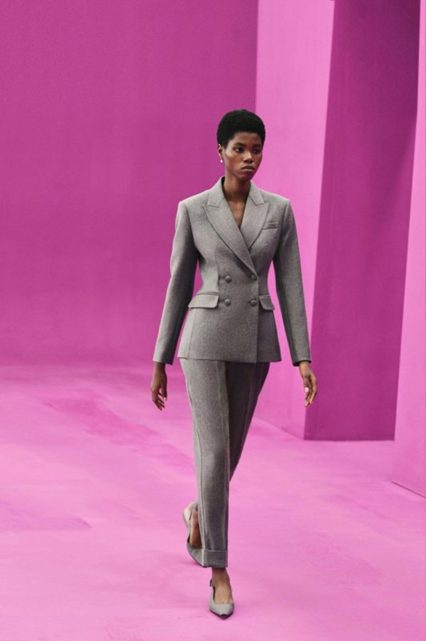 عرض أزياء مجموعة Emilia Wickstead لموسم خريف وشتاء 2021 ضمن أسبوع الموضة في لندن