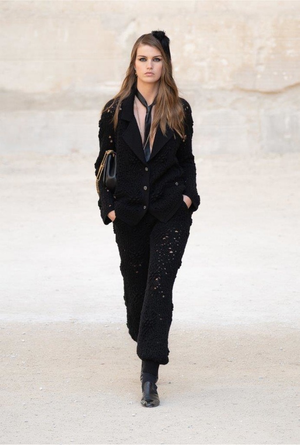 صور مجموعة عرض أزياء "شانيل كروز" Cruise CHANEL 2022 -2021  