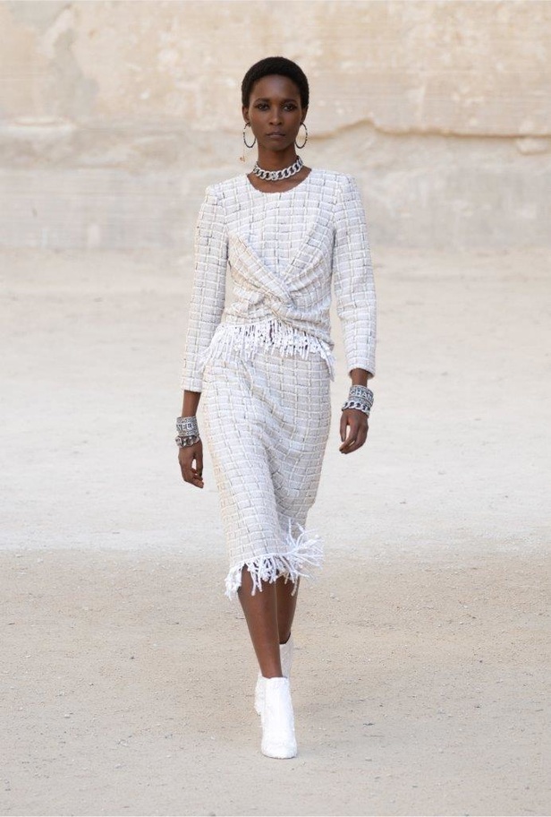 صور مجموعة عرض أزياء "شانيل كروز" Cruise CHANEL 2022 -2021  