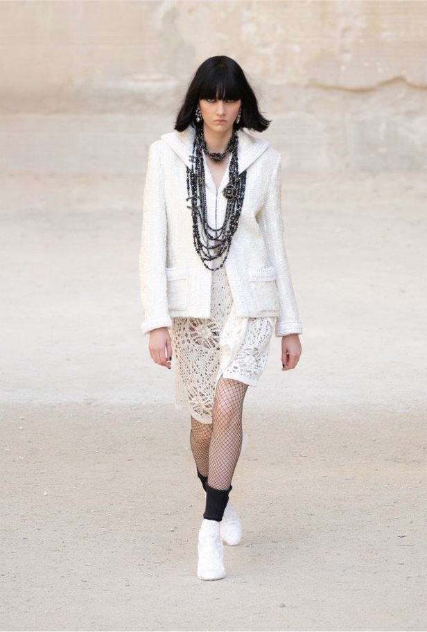 صور مجموعة عرض أزياء "شانيل كروز" Cruise CHANEL 2022 -2021  