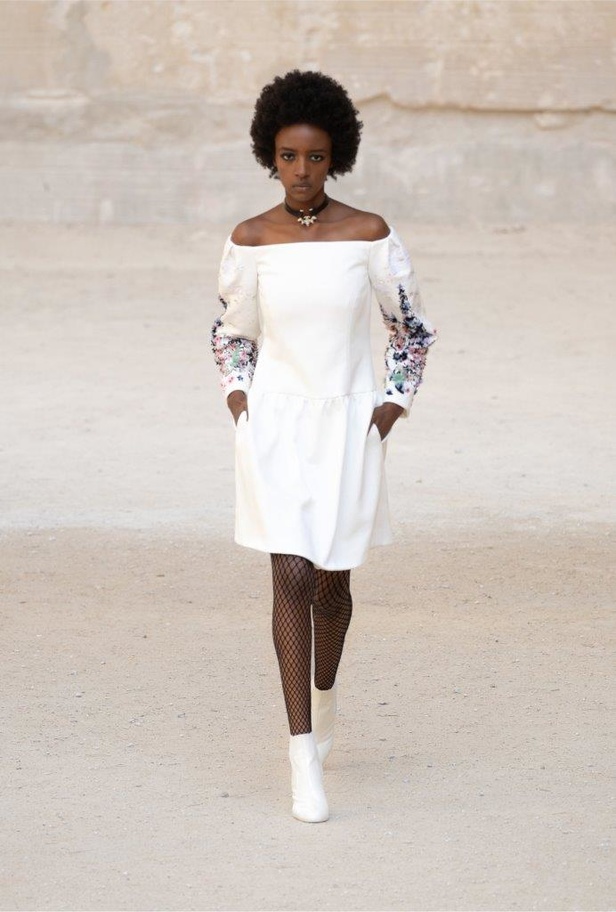 صور مجموعة عرض أزياء "شانيل كروز" Cruise CHANEL 2022 -2021  