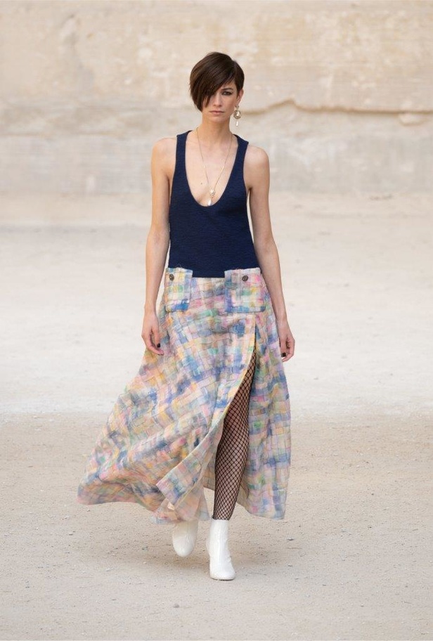 صور مجموعة عرض أزياء "شانيل كروز" Cruise CHANEL 2022 -2021  