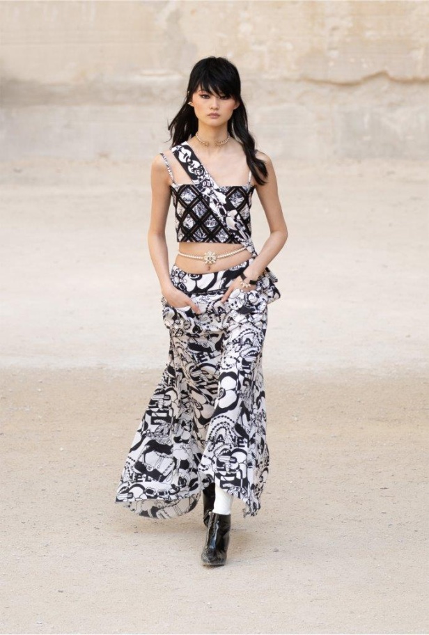 صور مجموعة عرض أزياء "شانيل كروز" Cruise CHANEL 2022 -2021  