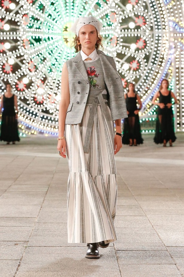 عرض ازياء مجموعة ديور Dior كروز ربيع 2021 يحيي الابداع والمهارات الحرفية