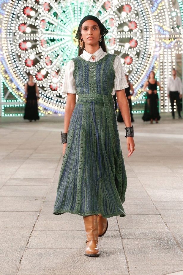 عرض ازياء مجموعة ديور Dior كروز ربيع 2021 يحيي الابداع والمهارات الحرفية