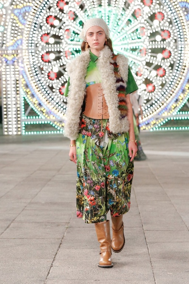 عرض ازياء مجموعة ديور Dior كروز ربيع 2021 يحيي الابداع والمهارات الحرفية