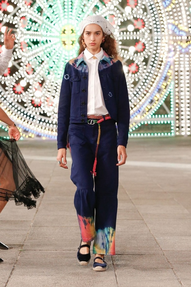 عرض ازياء مجموعة ديور Dior كروز ربيع 2021 يحيي الابداع والمهارات الحرفية