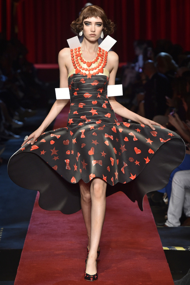 مجموعة Moschino لربيع وصيف ٢٠١٧!