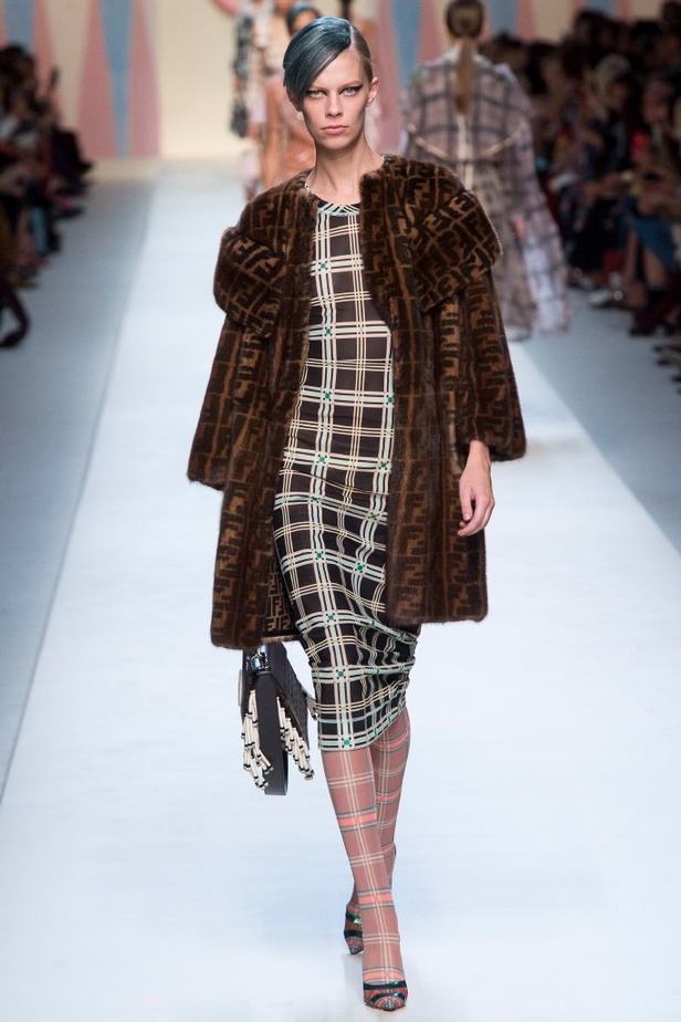 مجموعة Fendi لربيع وصيف 2018 للأزياء الجاهزة !