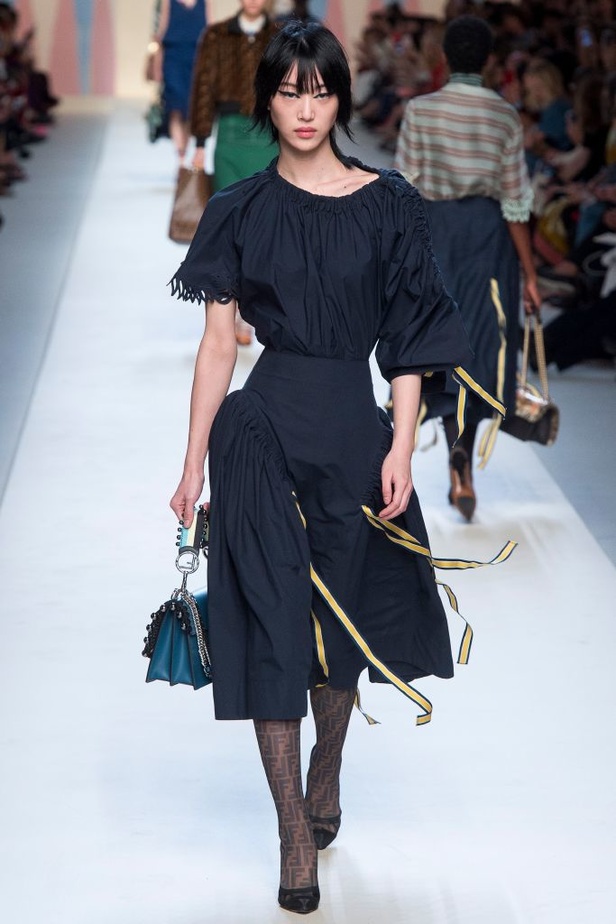 مجموعة Fendi لربيع وصيف 2018 للأزياء الجاهزة !