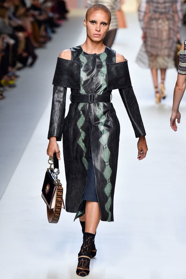 مجموعة Fendi لربيع وصيف 2018 للأزياء الجاهزة !