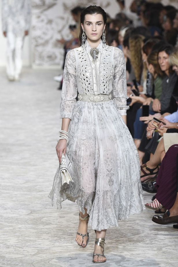 عرض أزياء “ايترو” Etro لربيع وصيف 2018 !