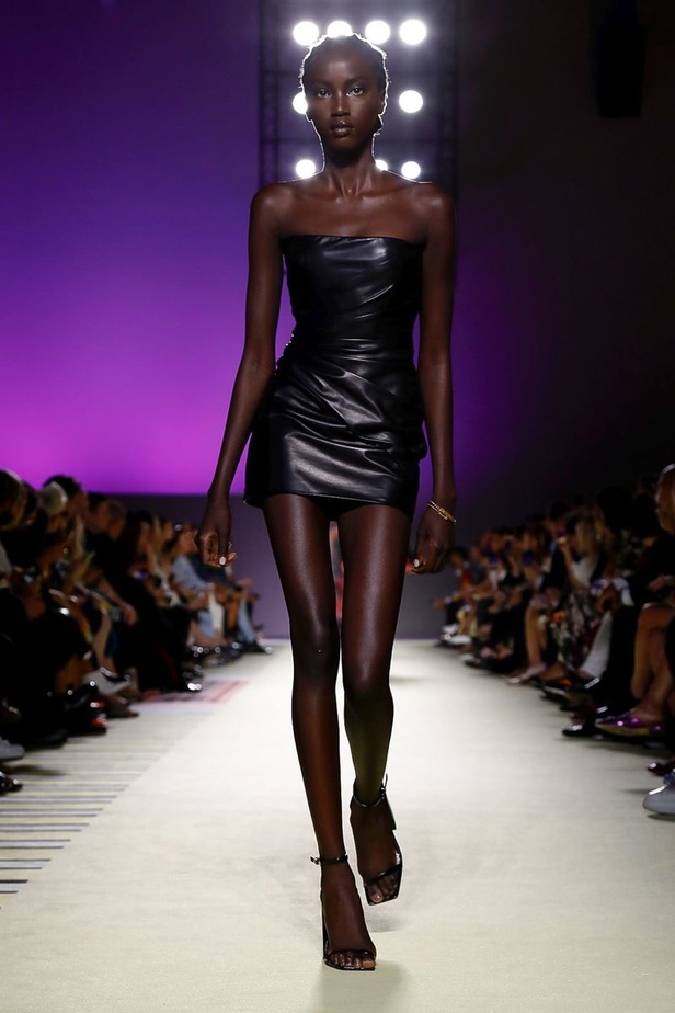 مجموعة فيرساتشي لموسم ربيع وصيف 2019