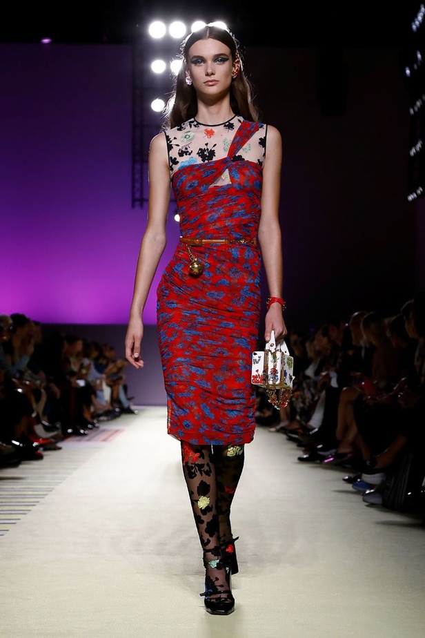 مجموعة فيرساتشي لموسم ربيع وصيف 2019