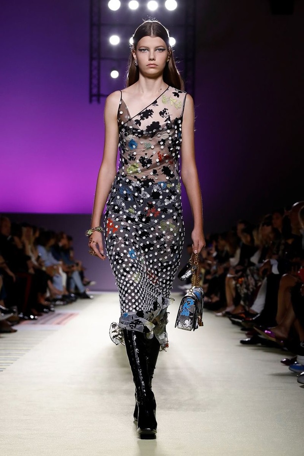 مجموعة فيرساتشي لموسم ربيع وصيف 2019