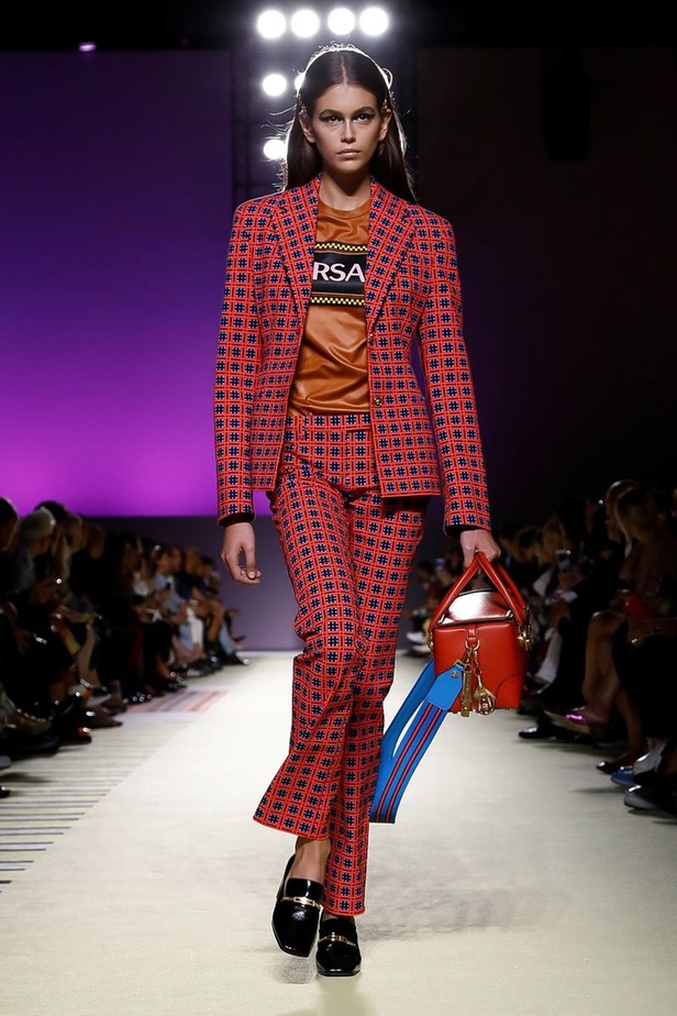 مجموعة فيرساتشي لموسم ربيع وصيف 2019