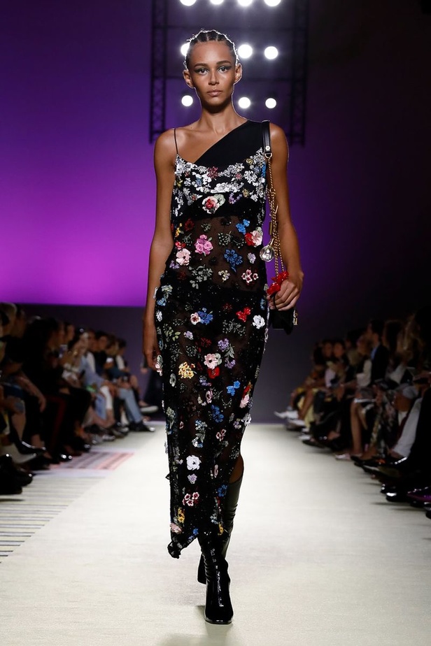 مجموعة فيرساتشي لموسم ربيع وصيف 2019