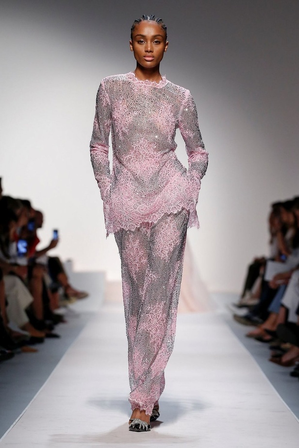 اسبوع الموضة في ميلان 2019 عرض أزياء ERMANNO SCERVINO لربيع وصيف 2020