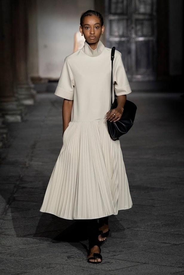 اسبوع الموضة في ميلان 2019 ازياء JIL SANDER لربيع وصيف 2020 