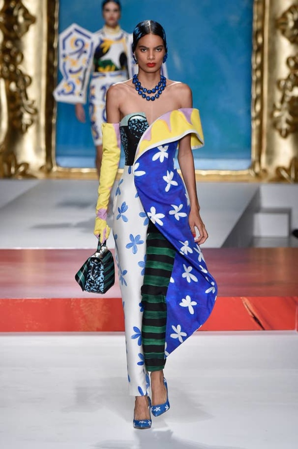 اسبوع الموضة في ميلان 2019  اخر صيحات MOSCHINO  لربيع وصيف 2020  