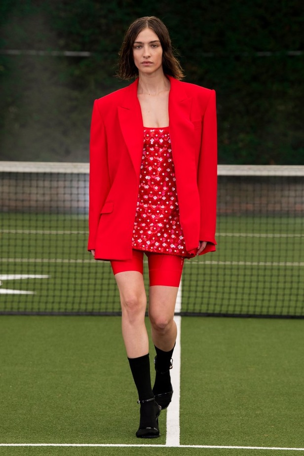 عرض ازياء David Koma في لندن لموسم ربيع وصيف 2021