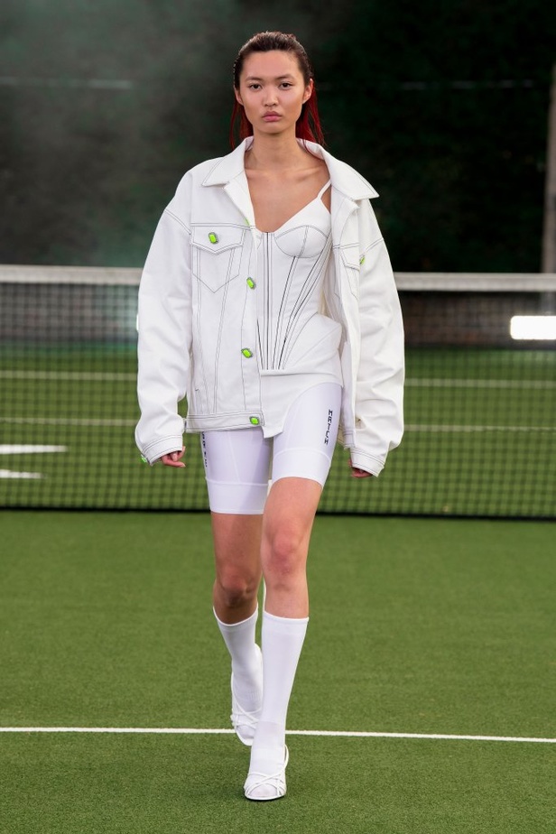 عرض ازياء David Koma في لندن لموسم ربيع وصيف 2021