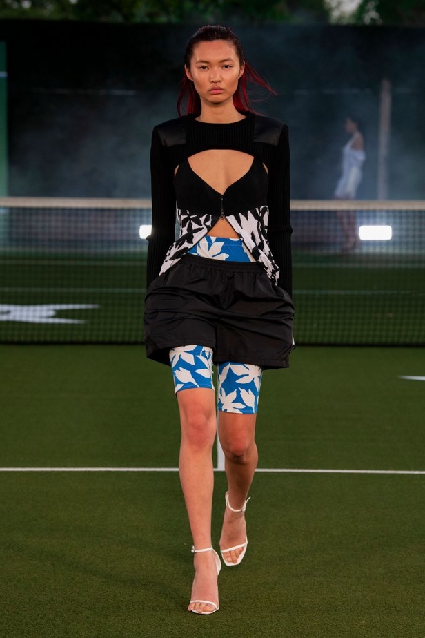 عرض ازياء David Koma في لندن لموسم ربيع وصيف 2021