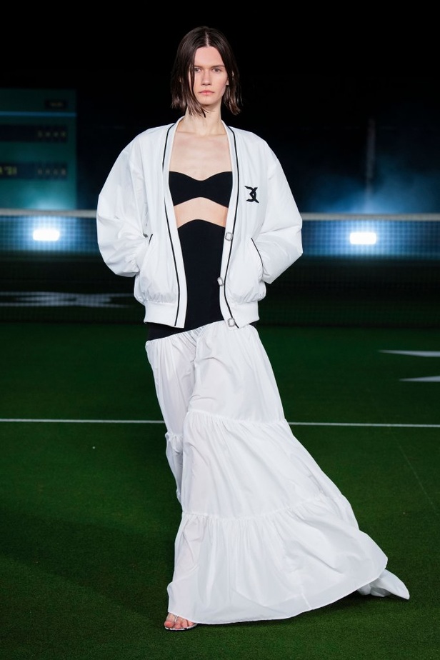 عرض ازياء David Koma في لندن لموسم ربيع وصيف 2021