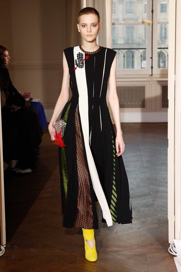 مجموعة الألبسة الراقية من شياباريلي لربيع 2017