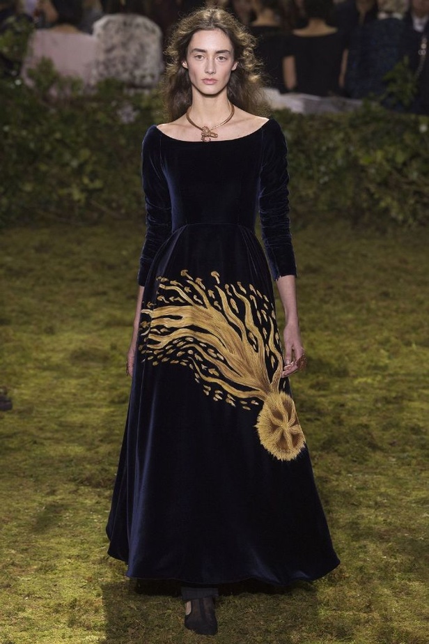 مجموعة الأزياء الفاخرة لدار ديور لموسم ربيع 2017