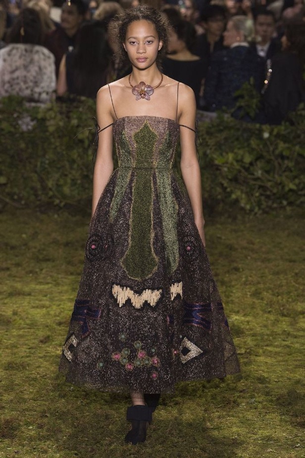 مجموعة الأزياء الفاخرة لدار ديور لموسم ربيع 2017