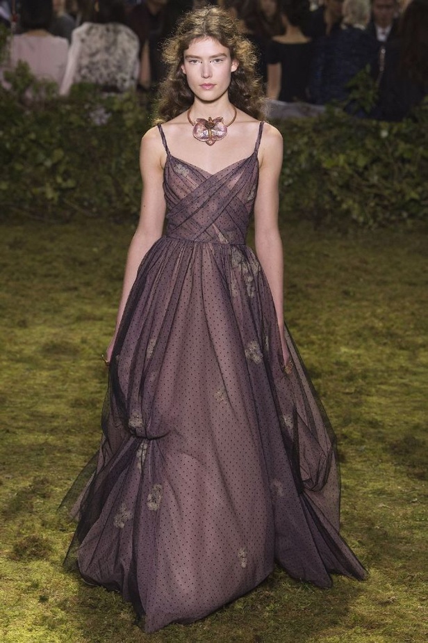 مجموعة الأزياء الفاخرة لدار ديور لموسم ربيع 2017