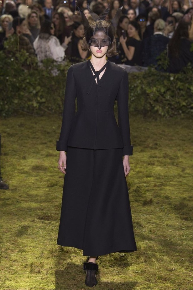 مجموعة الأزياء الفاخرة لدار ديور لموسم ربيع 2017