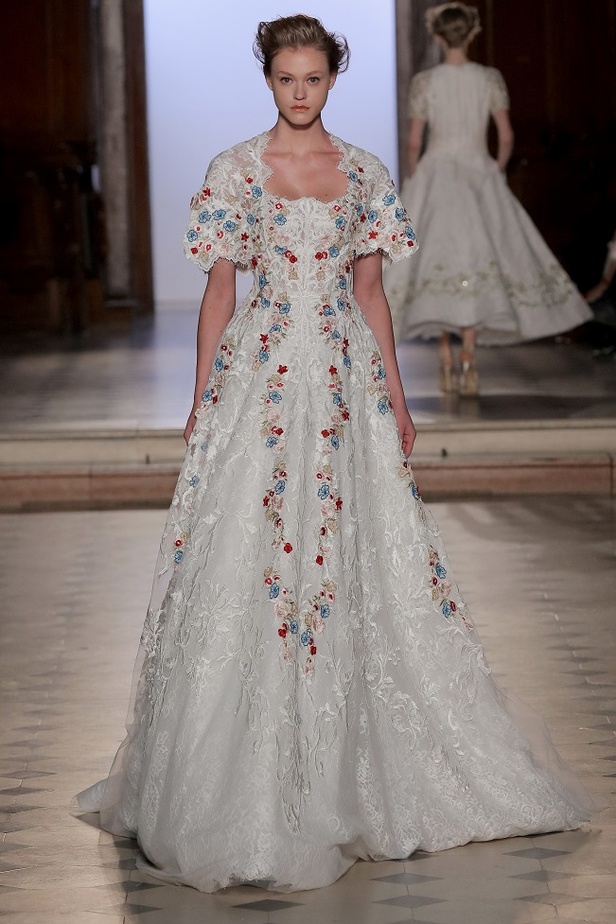 مجموعة الألبسة الراقية من طوني ورد لربيع 2017