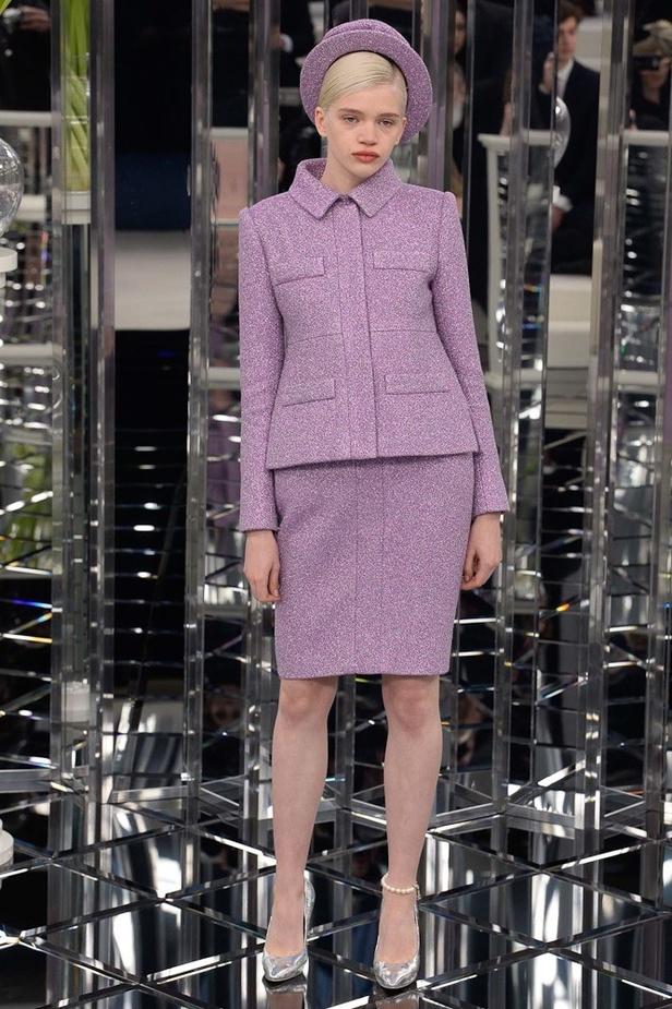 شاهدي مجموعة شانيل الراقية لصيف 2017