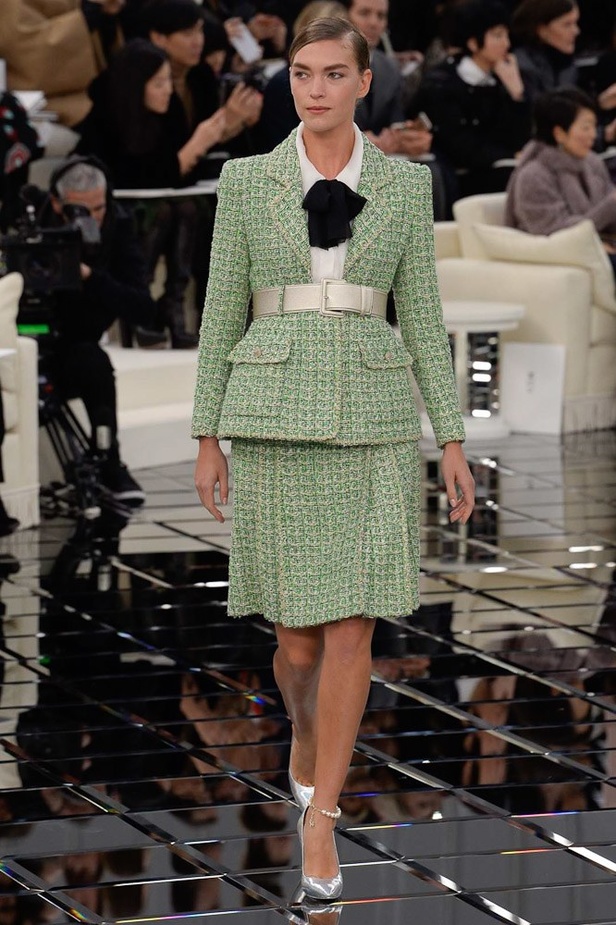 شاهدي مجموعة شانيل الراقية لصيف 2017