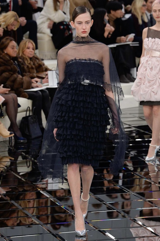 شاهدي مجموعة شانيل الراقية لصيف 2017