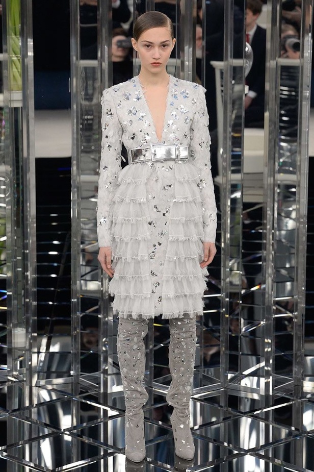 شاهدي مجموعة شانيل الراقية لصيف 2017