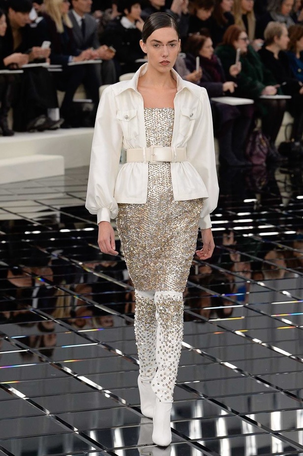 شاهدي مجموعة شانيل الراقية لصيف 2017