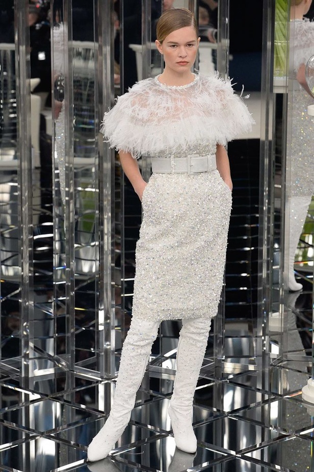 شاهدي مجموعة شانيل الراقية لصيف 2017