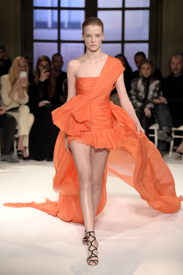 عرض ملكي لمجموعة جيامباتيستا فالي لربيع وصيف 2017