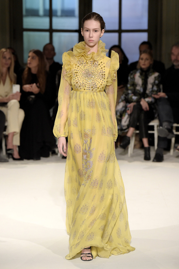 عرض ملكي لمجموعة جيامباتيستا فالي لربيع وصيف 2017