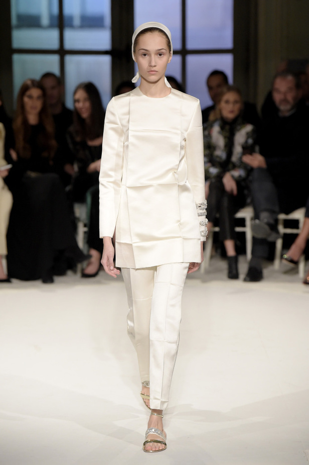 عرض ملكي لمجموعة جيامباتيستا فالي لربيع وصيف 2017