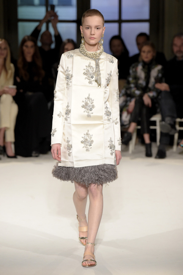 عرض ملكي لمجموعة جيامباتيستا فالي لربيع وصيف 2017