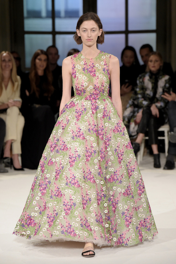 عرض ملكي لمجموعة جيامباتيستا فالي لربيع وصيف 2017